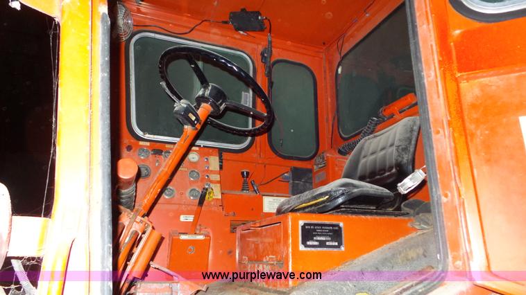 image for item L2067 1991 Athey 7-12 force feed loader