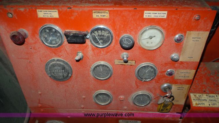 image for item L2067 1991 Athey 7-12 force feed loader