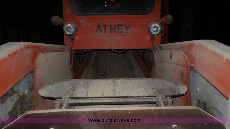image for item L2067 1991 Athey 7-12 force feed loader
