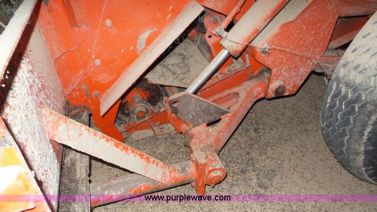 image for item L2067 1991 Athey 7-12 force feed loader