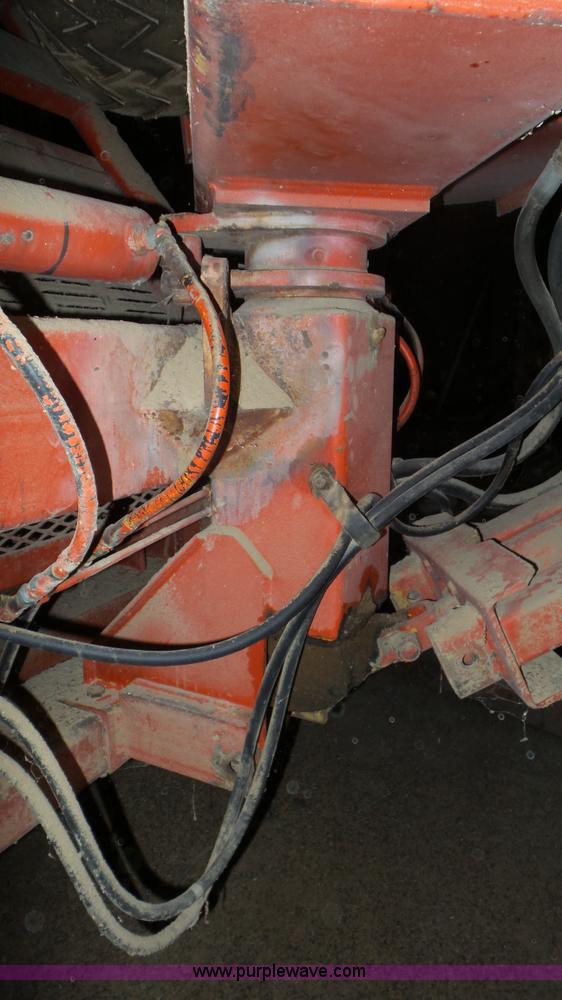 image for item L2067 1991 Athey 7-12 force feed loader