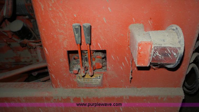 image for item L2067 1991 Athey 7-12 force feed loader