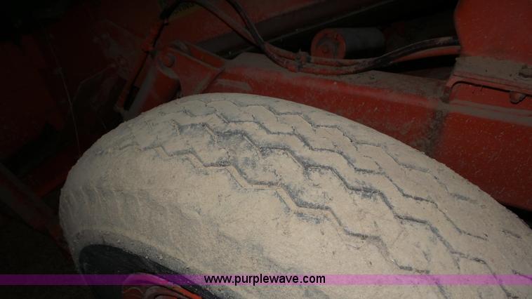 image for item L2067 1991 Athey 7-12 force feed loader