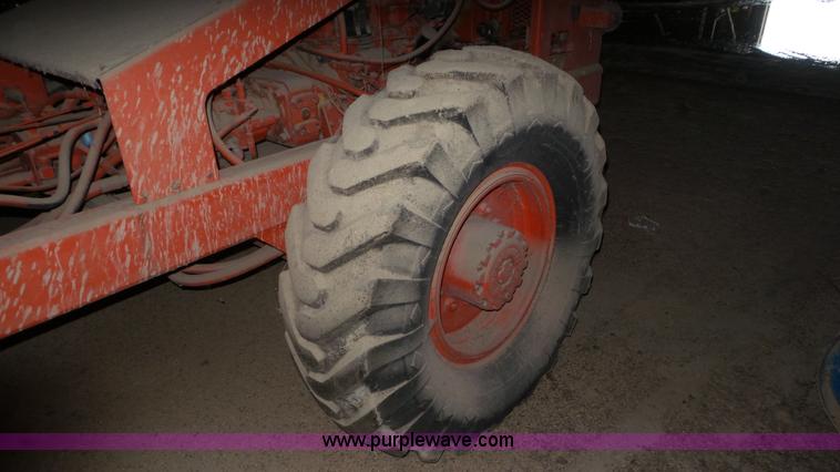 image for item L2067 1991 Athey 7-12 force feed loader