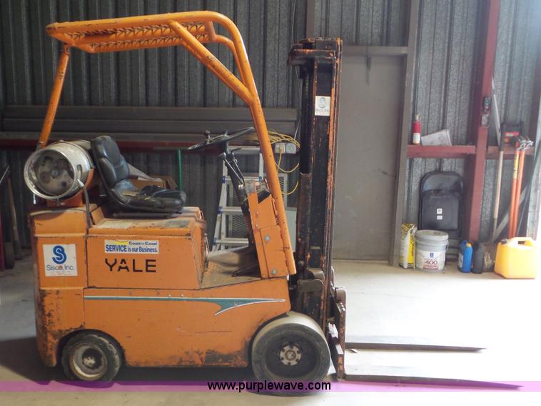 image for item L2077 Yale rough terrain forklift