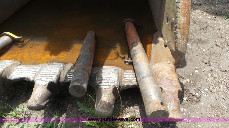 image for item L2082 Esco excavator bucket