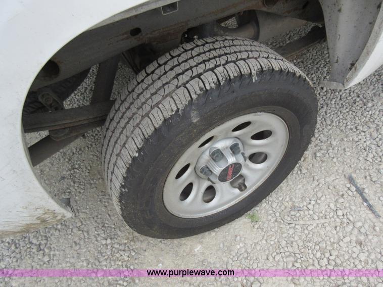 image for item L2752 2008 GMC Sierra 1500 pickup truck