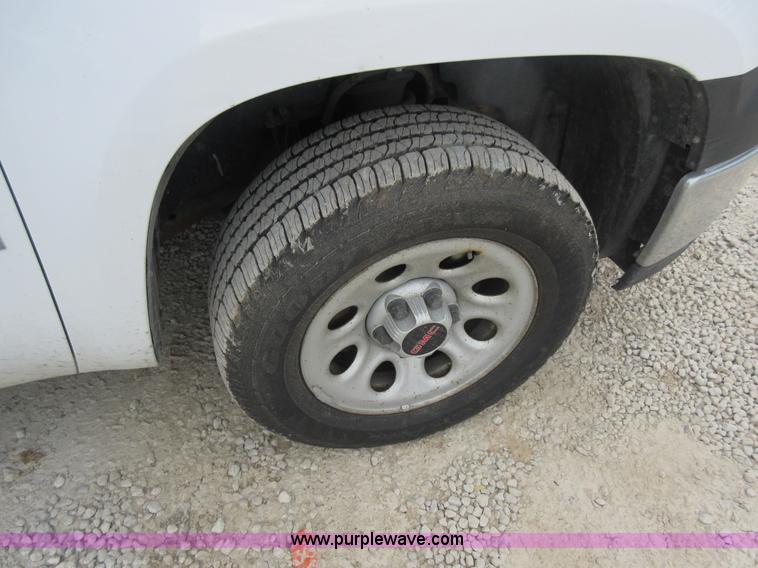 image for item L2752 2008 GMC Sierra 1500 pickup truck