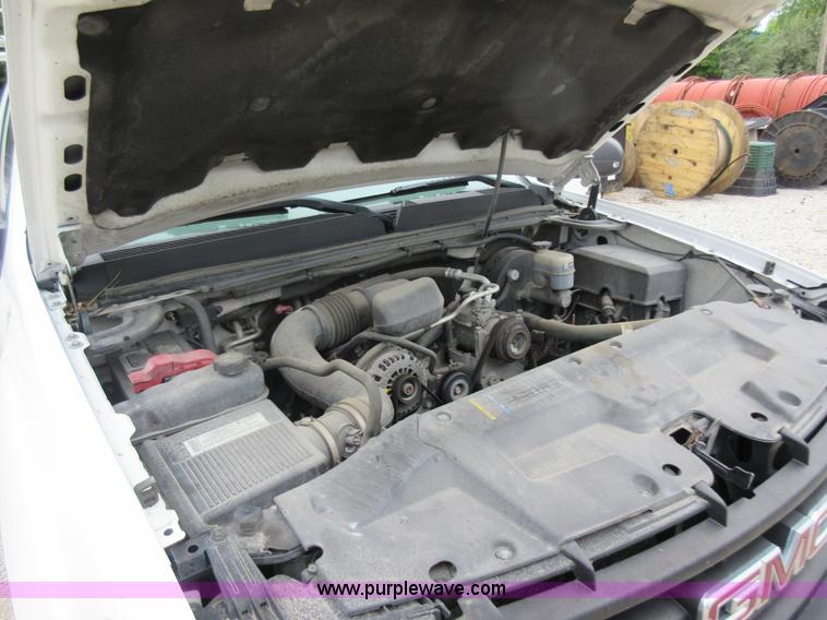 image for item L2752 2008 GMC Sierra 1500 pickup truck