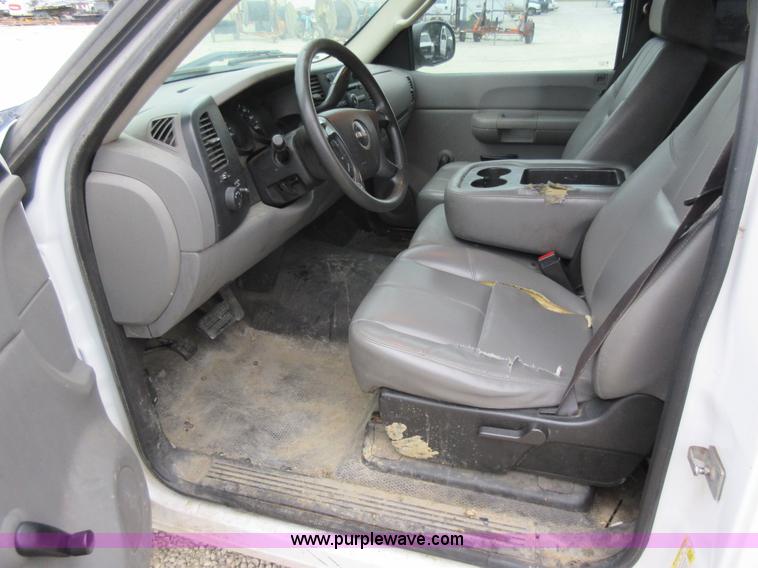 image for item L2752 2008 GMC Sierra 1500 pickup truck