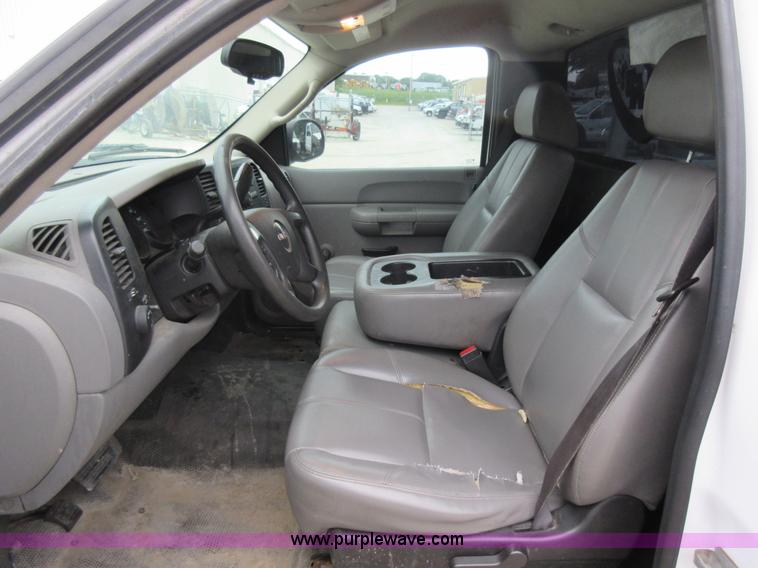 image for item L2752 2008 GMC Sierra 1500 pickup truck