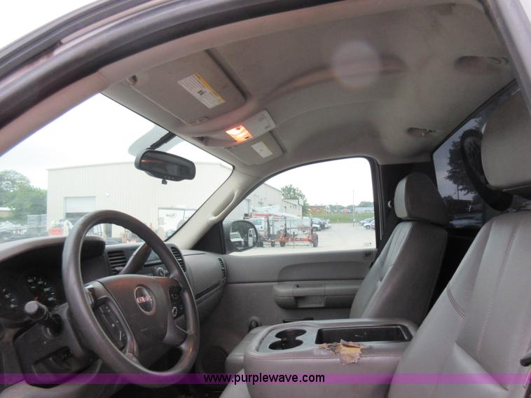 image for item L2752 2008 GMC Sierra 1500 pickup truck