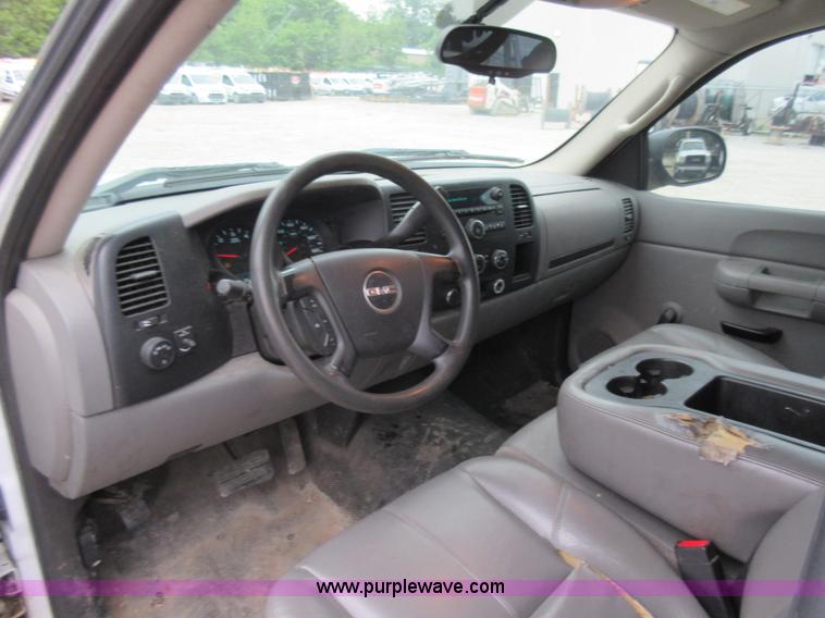 image for item L2752 2008 GMC Sierra 1500 pickup truck