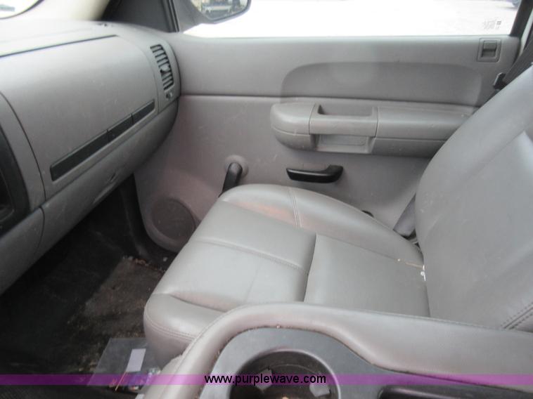 image for item L2752 2008 GMC Sierra 1500 pickup truck