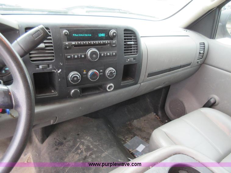 image for item L2752 2008 GMC Sierra 1500 pickup truck