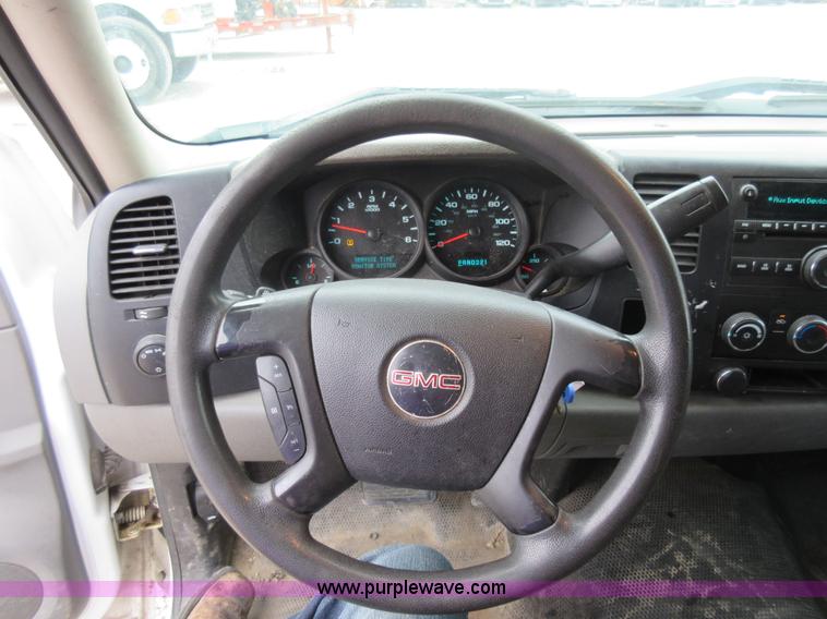 image for item L2752 2008 GMC Sierra 1500 pickup truck