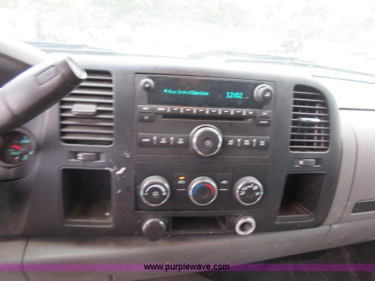 image for item L2752 2008 GMC Sierra 1500 pickup truck