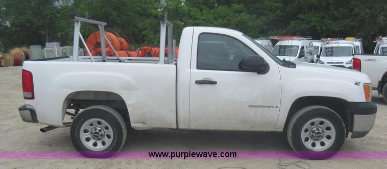 image for item L2754 2008 GMC Sierra 1500 pickup truck