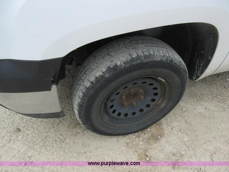 image for item L2754 2008 GMC Sierra 1500 pickup truck