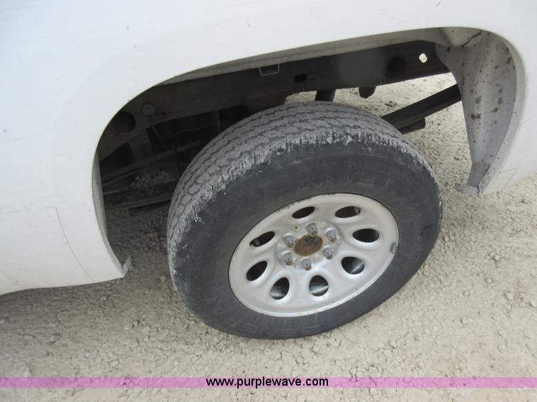 image for item L2754 2008 GMC Sierra 1500 pickup truck