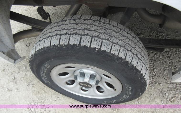 image for item L2754 2008 GMC Sierra 1500 pickup truck