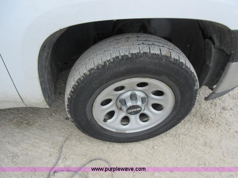 image for item L2754 2008 GMC Sierra 1500 pickup truck