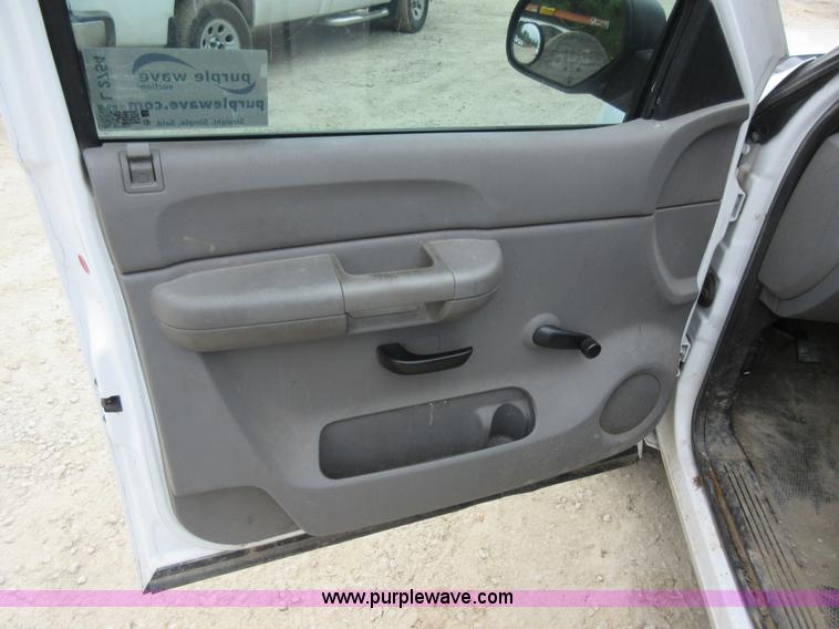 image for item L2754 2008 GMC Sierra 1500 pickup truck