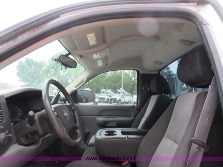 image for item L2754 2008 GMC Sierra 1500 pickup truck