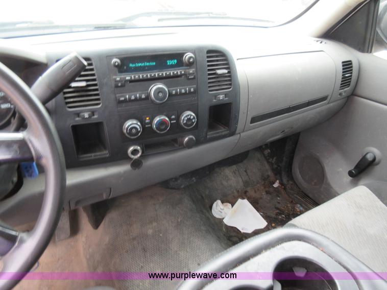 image for item L2754 2008 GMC Sierra 1500 pickup truck