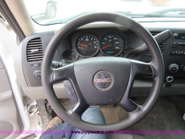 image for item L2754 2008 GMC Sierra 1500 pickup truck