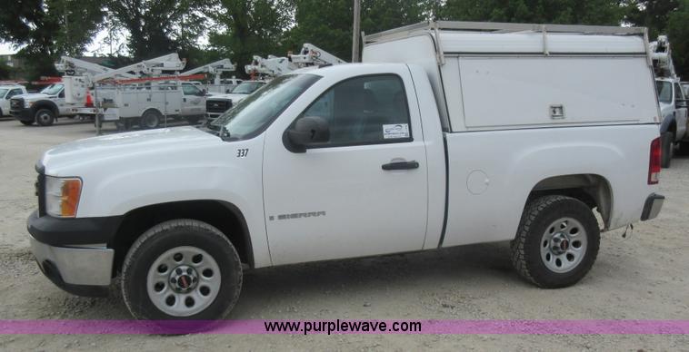 image for item L2758 2008 GMC Sierra 1500 pickup truck