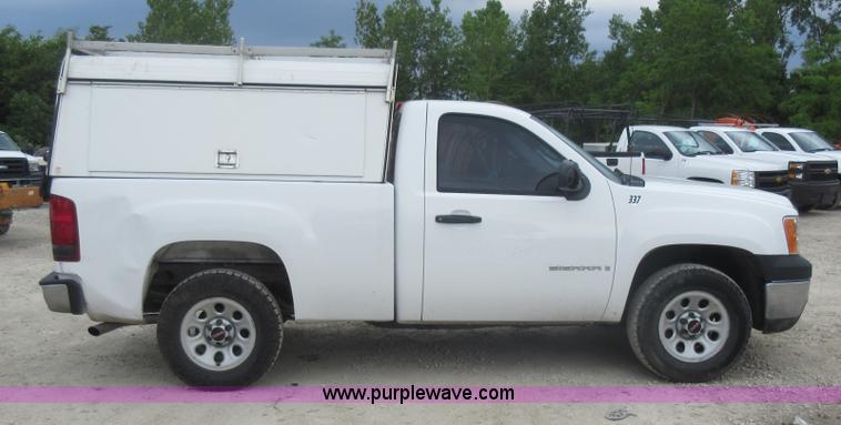 image for item L2758 2008 GMC Sierra 1500 pickup truck