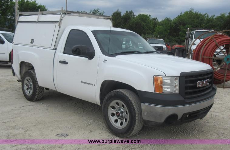 image for item L2758 2008 GMC Sierra 1500 pickup truck