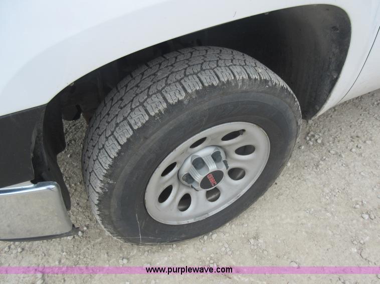 image for item L2758 2008 GMC Sierra 1500 pickup truck