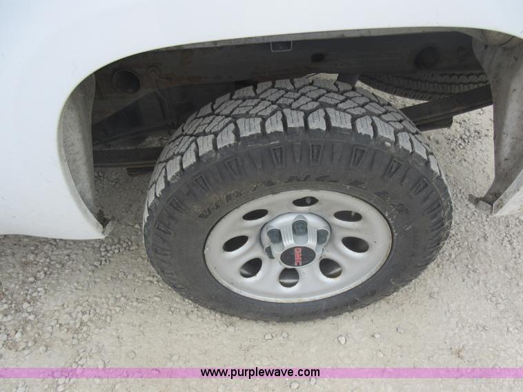 image for item L2758 2008 GMC Sierra 1500 pickup truck