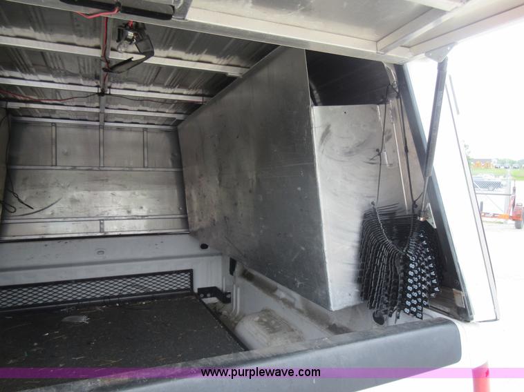 image for item L2758 2008 GMC Sierra 1500 pickup truck