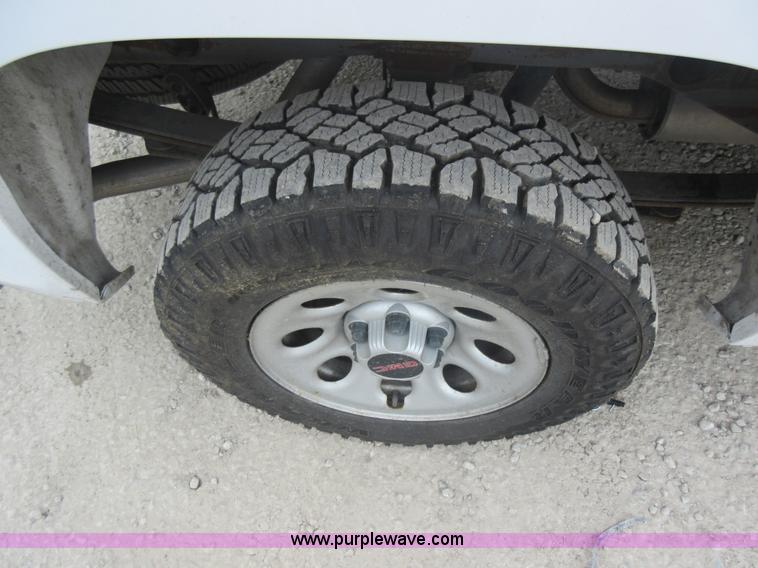 image for item L2758 2008 GMC Sierra 1500 pickup truck