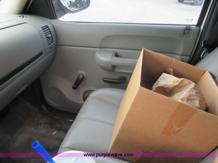 image for item L2758 2008 GMC Sierra 1500 pickup truck