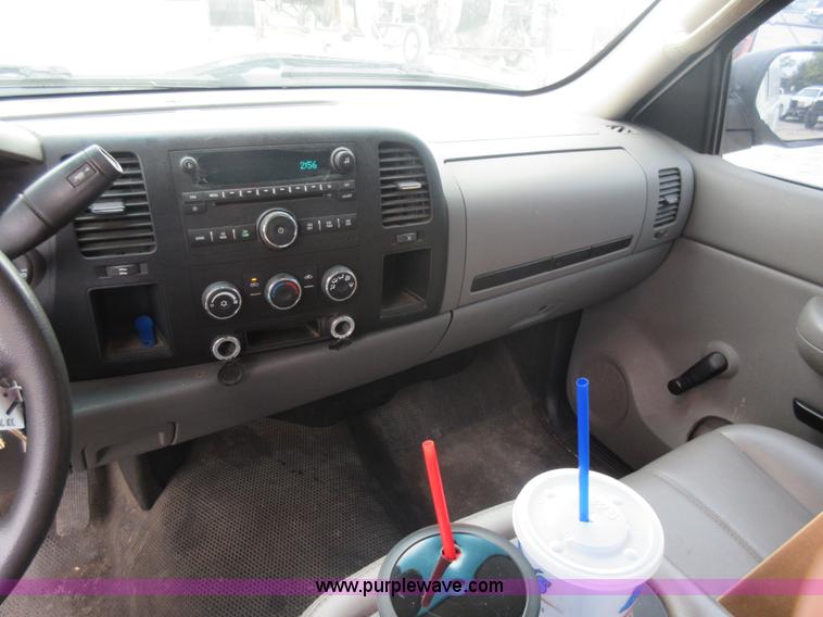 image for item L2758 2008 GMC Sierra 1500 pickup truck