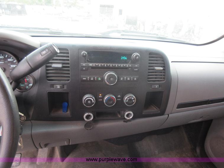 image for item L2758 2008 GMC Sierra 1500 pickup truck