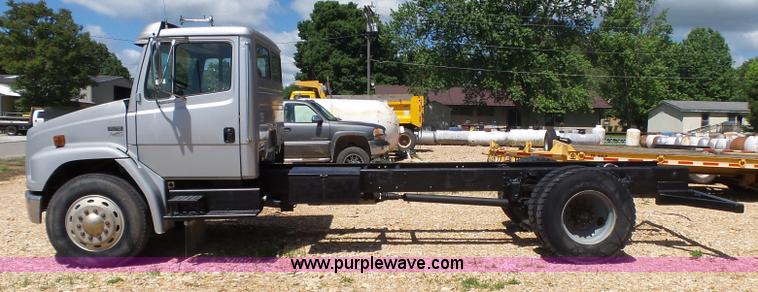 image for item L6357 1995 Freightliner FL70 truck cab and chassis