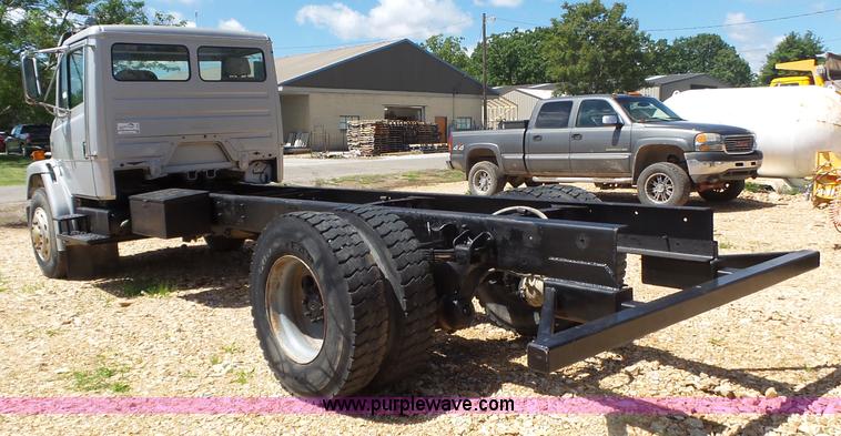 image for item L6357 1995 Freightliner FL70 truck cab and chassis