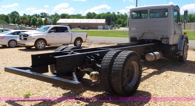 image for item L6357 1995 Freightliner FL70 truck cab and chassis