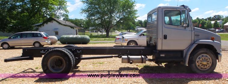 image for item L6357 1995 Freightliner FL70 truck cab and chassis