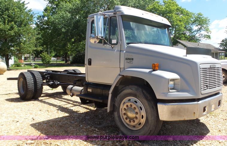 image for item L6357 1995 Freightliner FL70 truck cab and chassis
