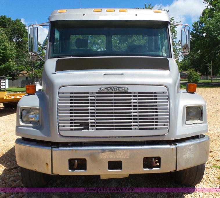 image for item L6357 1995 Freightliner FL70 truck cab and chassis