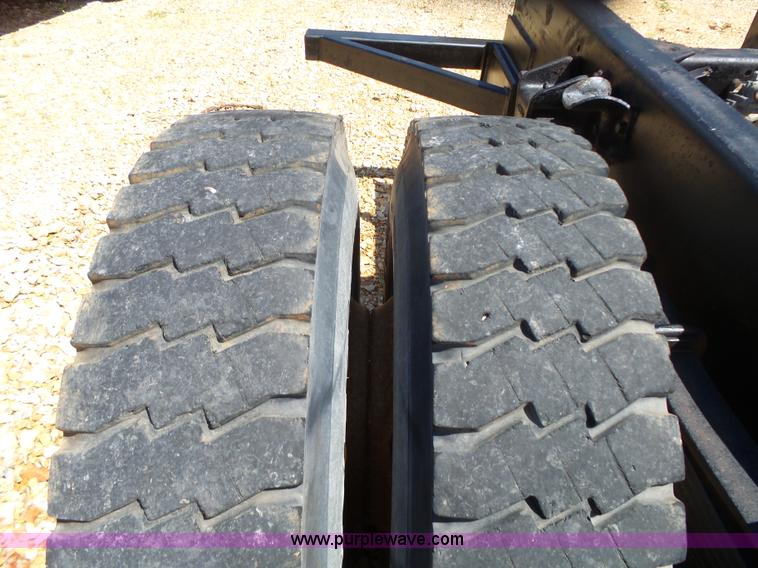 image for item L6357 1995 Freightliner FL70 truck cab and chassis