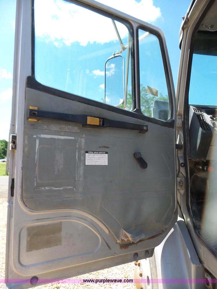 image for item L6357 1995 Freightliner FL70 truck cab and chassis