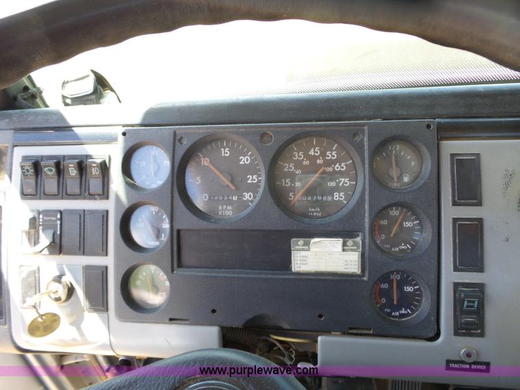 image for item L6357 1995 Freightliner FL70 truck cab and chassis