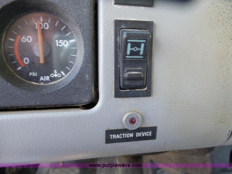 image for item L6357 1995 Freightliner FL70 truck cab and chassis